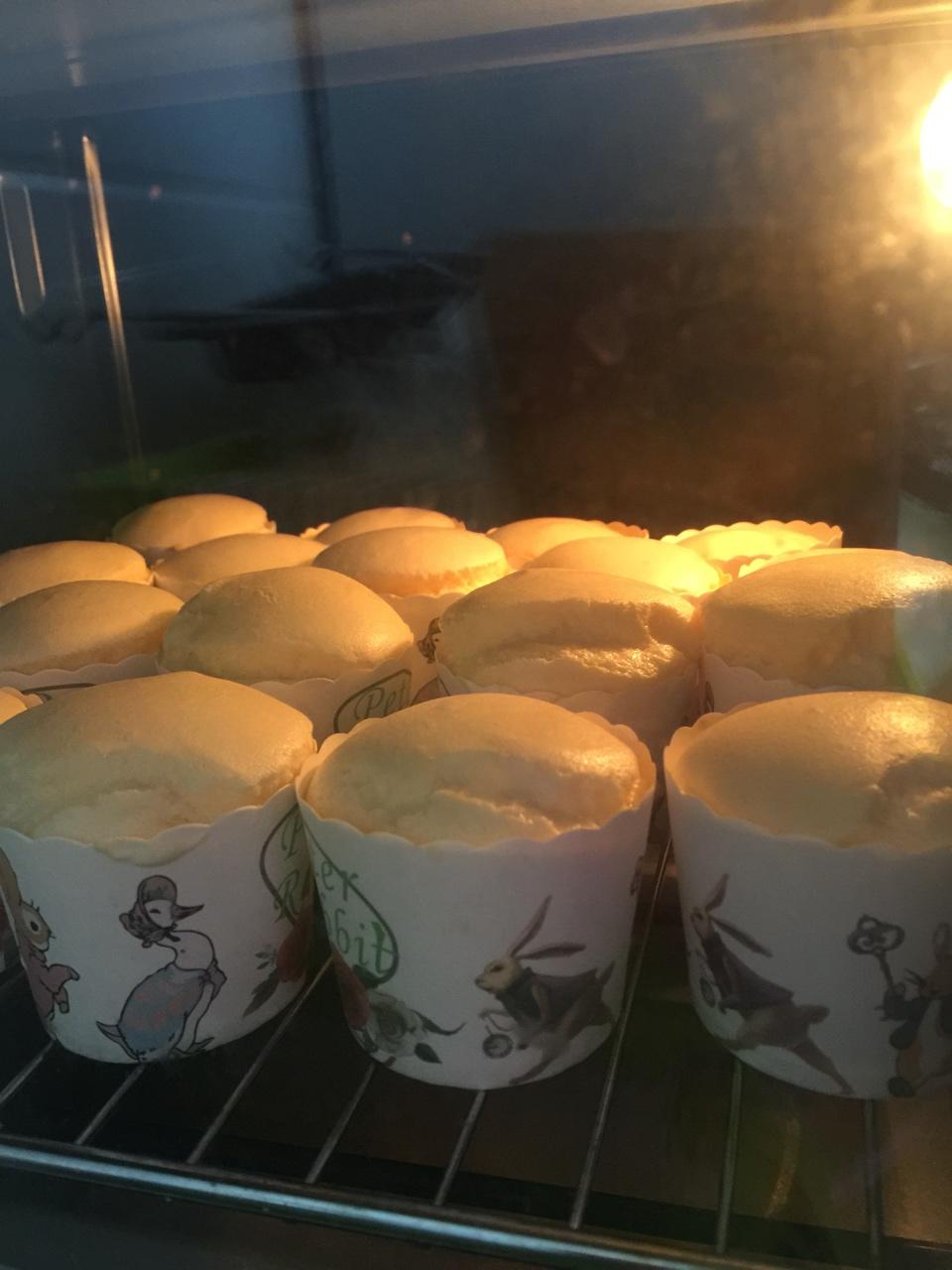 戚风纸杯奶油蛋糕