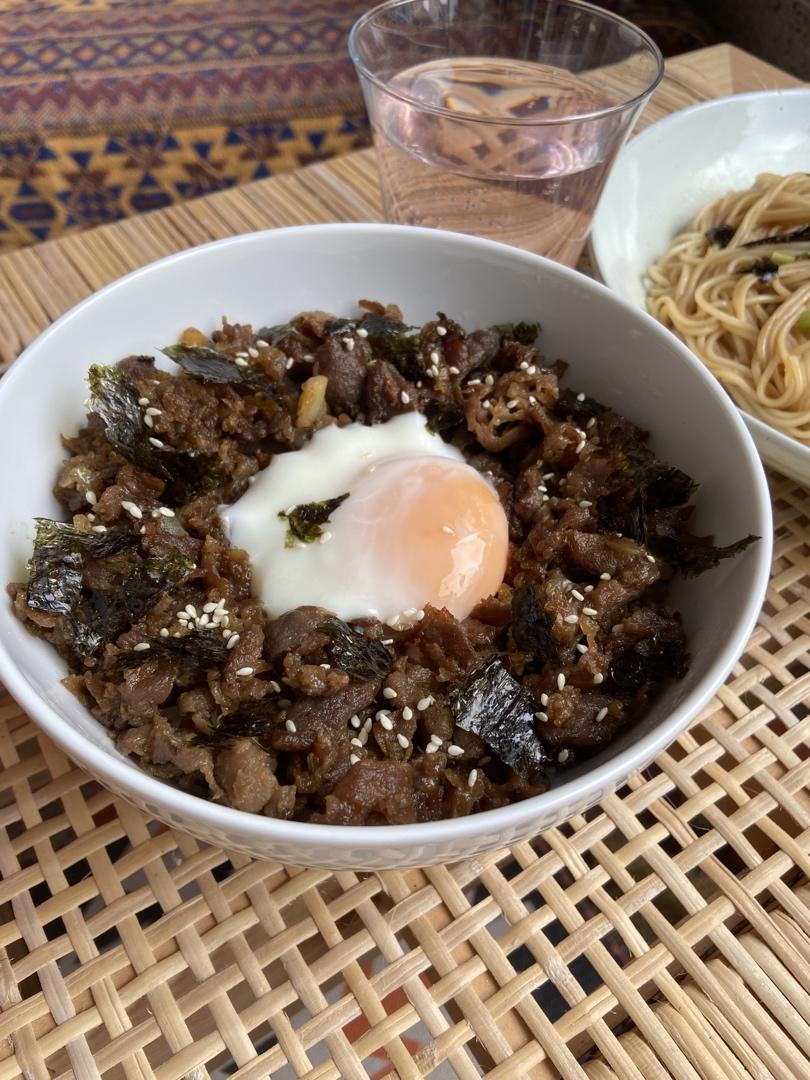 【温泉蛋肥牛盖饭】