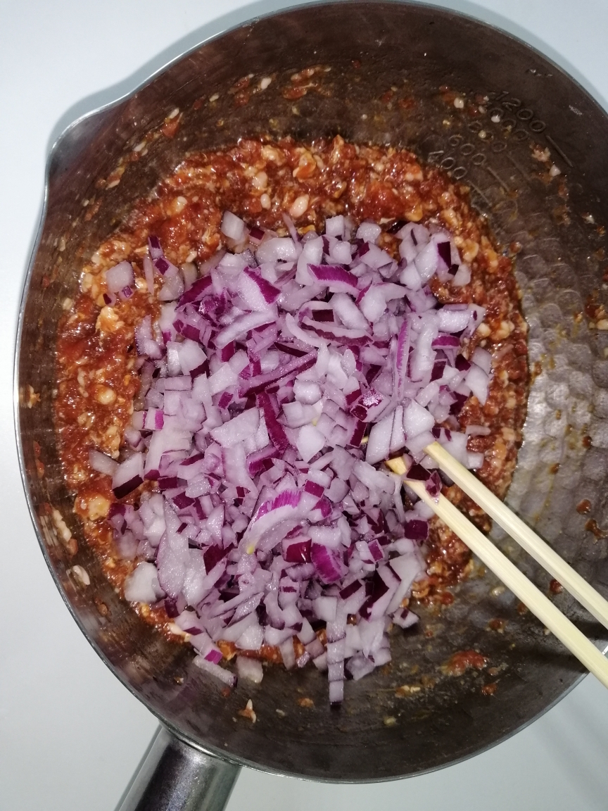 牛肉洋葱煎饺（附牛肉鲜嫩多汁小诀窍）的做法 步骤6
