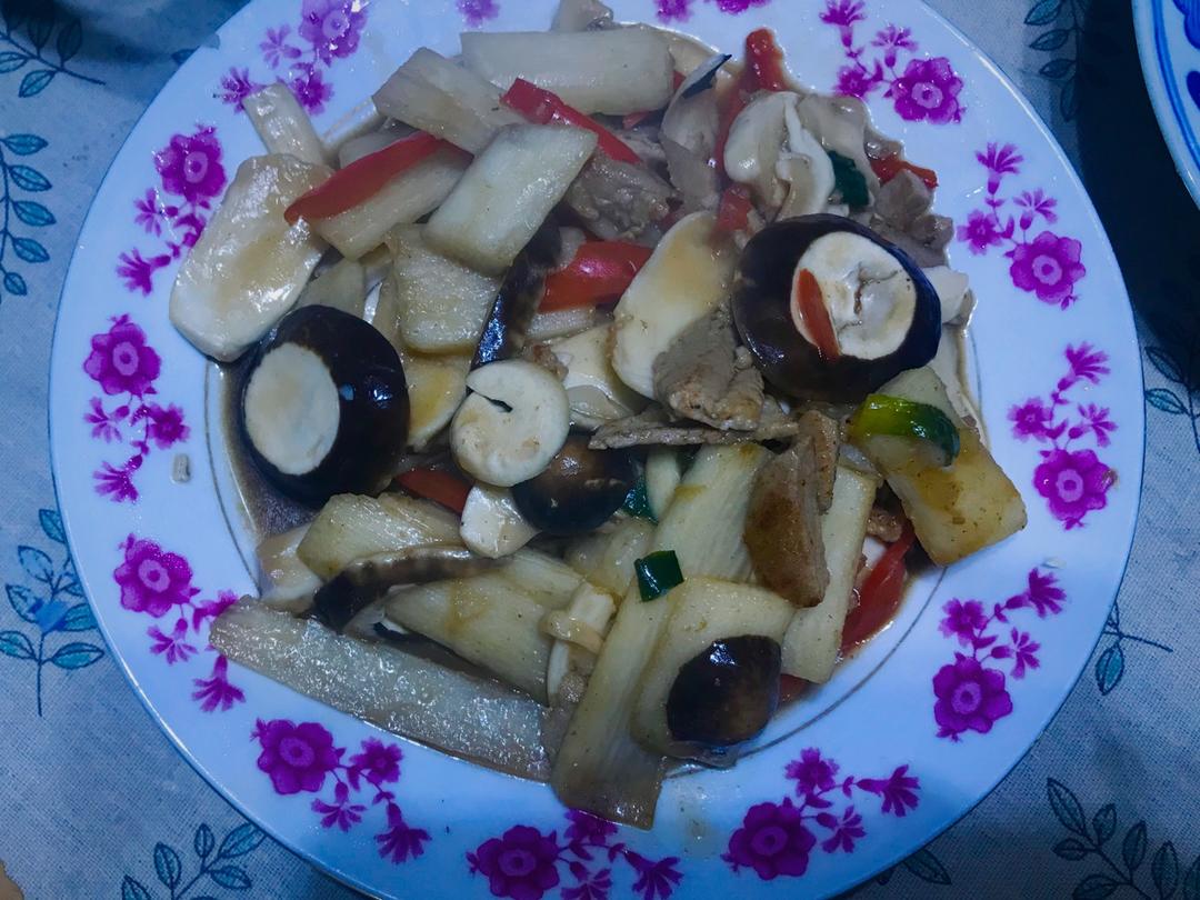 新鲜姬松茸炒肉片