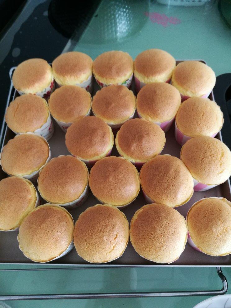 软绵绵戚风纸杯蛋糕