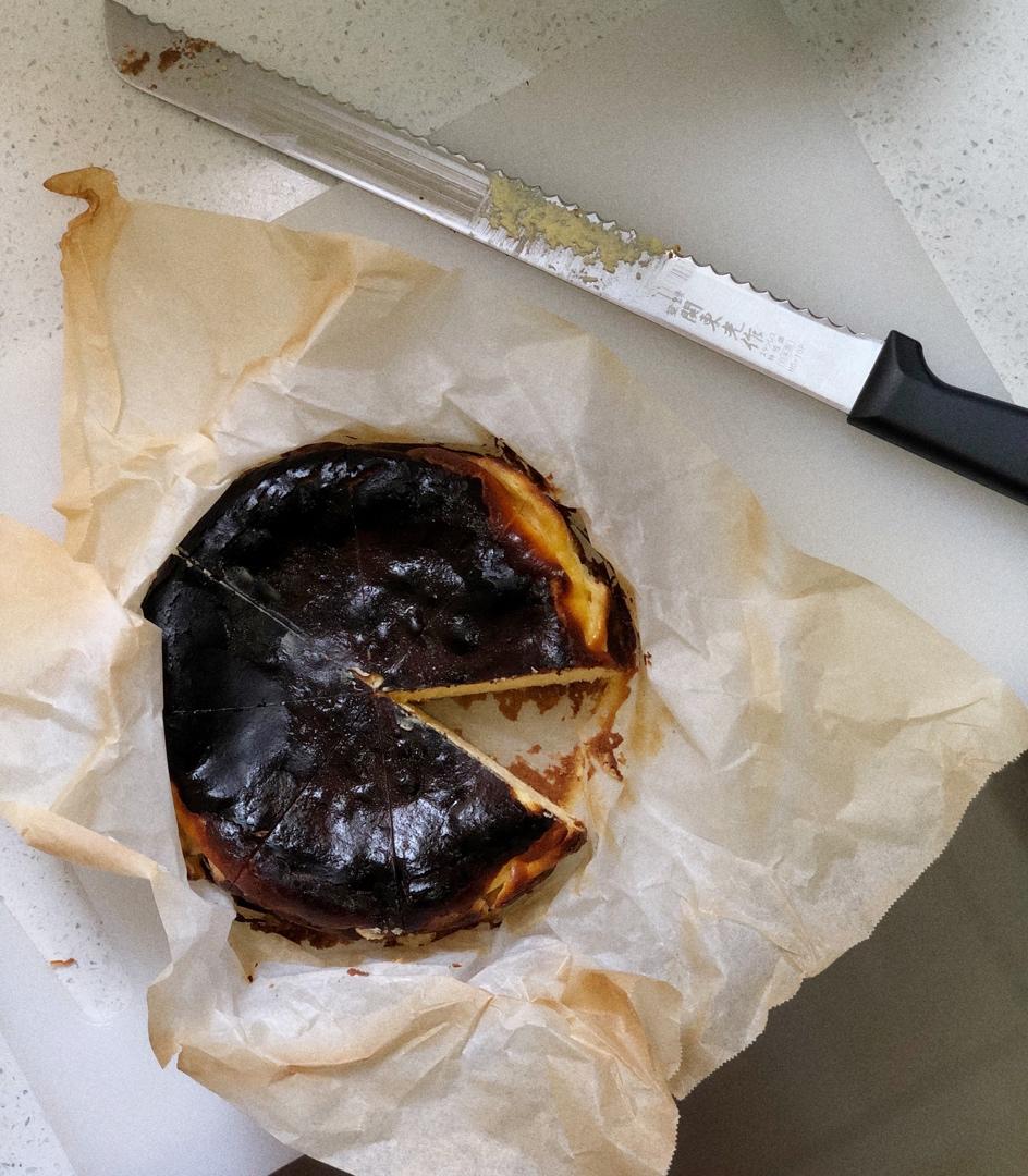 快手的网红basque cheesecake巴斯克焦芝士蛋糕