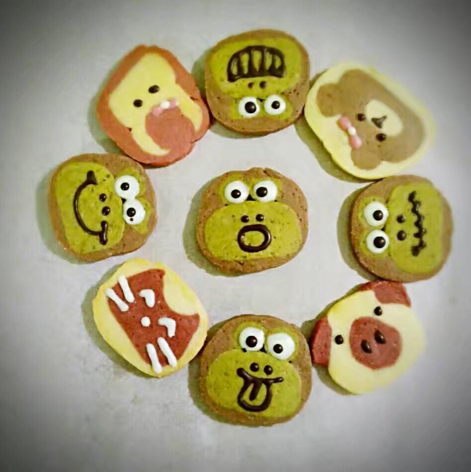 刘小羊爱厨房做的超可爱不用模具版动物曲奇饼干造型合集(小猪,小猫