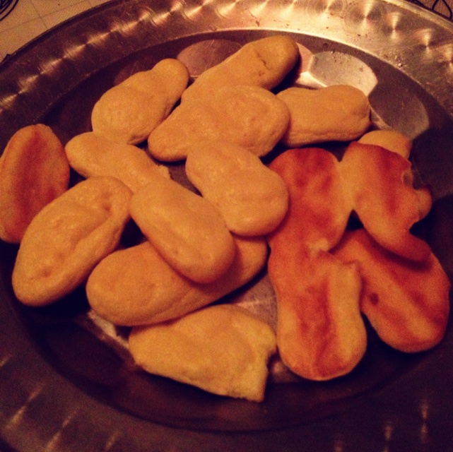 瓷小姐苏釉_喵做的草莓长条酥饼