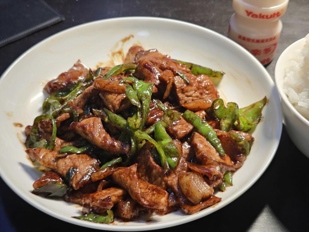 巨下饭的尖椒肉丝好吃得一碗接一碗