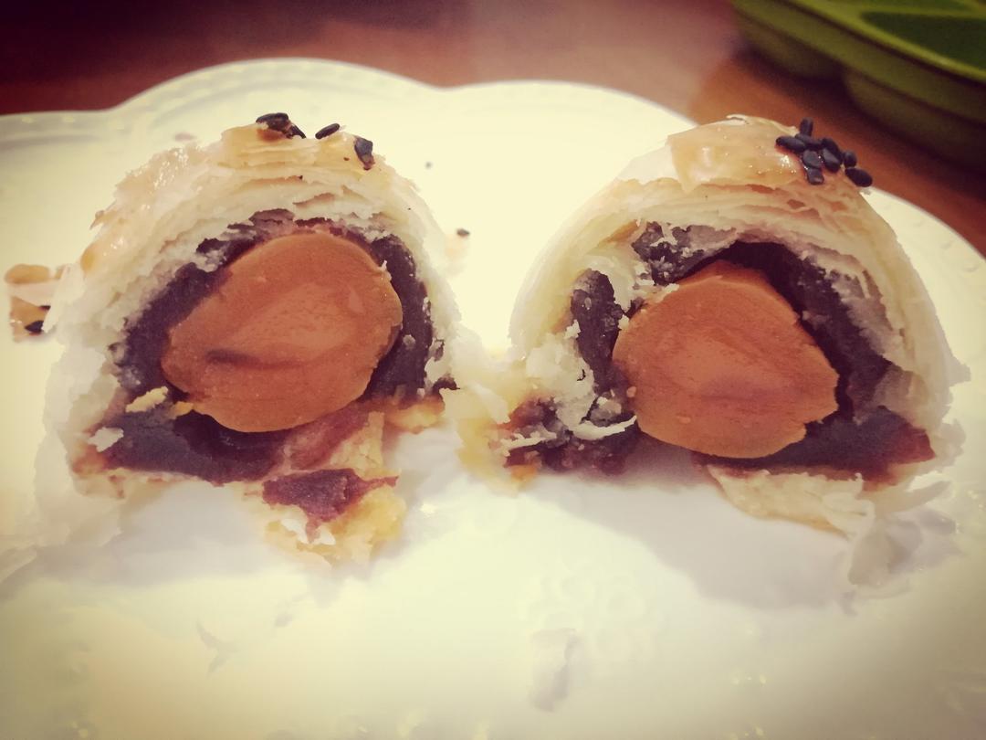 视频 手把手教你做蛋黄酥 厚皮还不用揉出膜 特别好吃