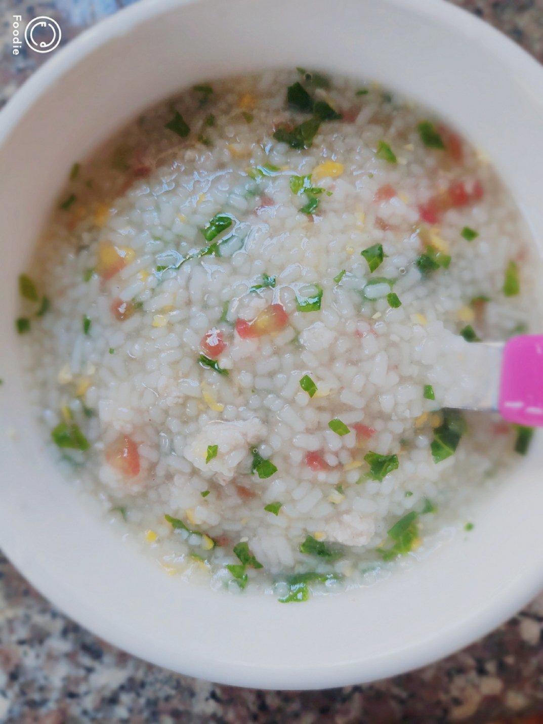 9个月以上宝宝辅食西红柿生菜瘦肉珍珠面