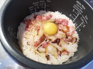 《腊肉腊肠煲仔饭》电饭锅版本，简单美味的做法 步骤1