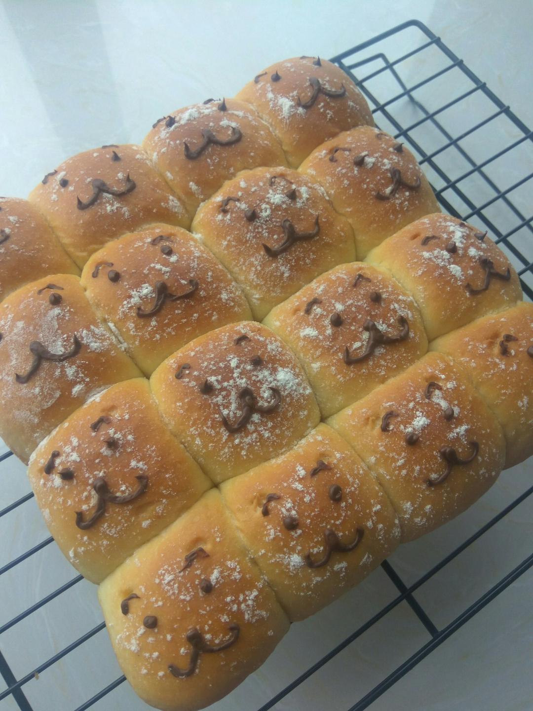 挤挤小面包--跟风搓面团