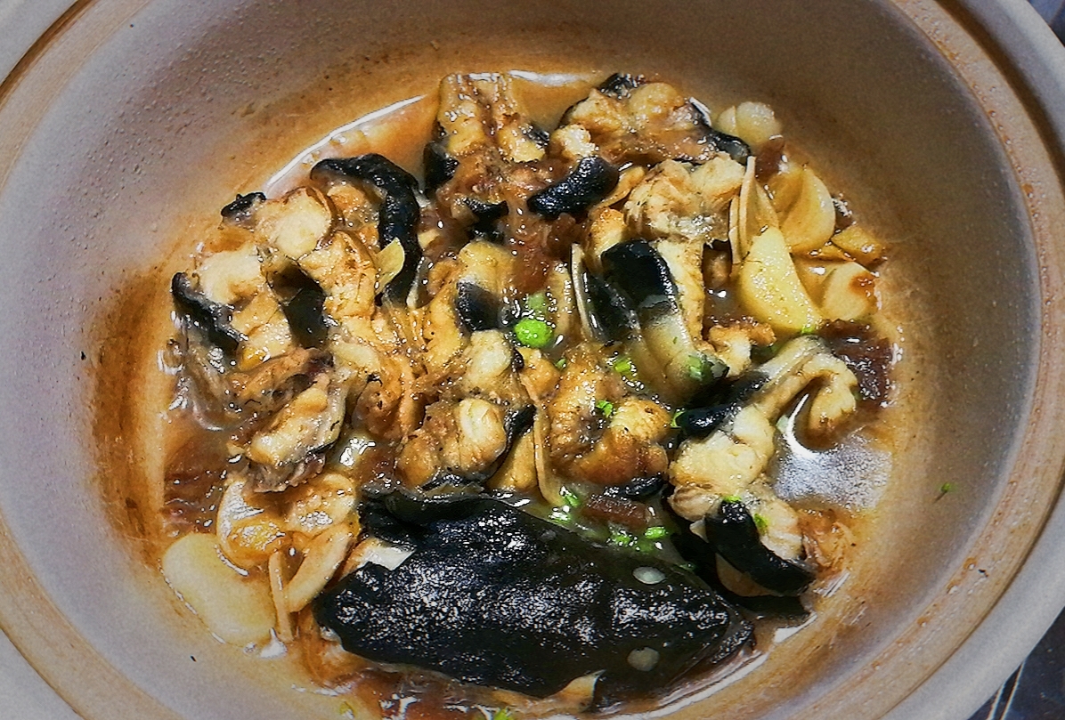 蒜子酸梅焖海鳗的做法