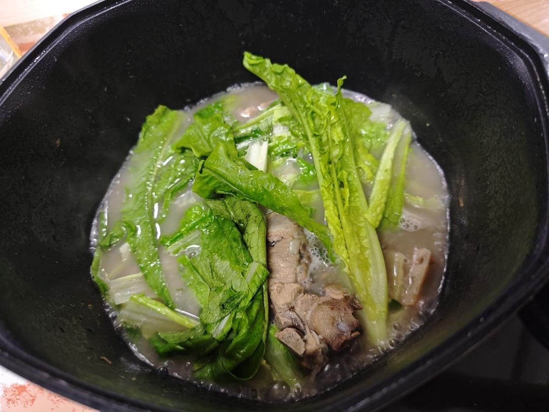 莲藕芋头骨头汤