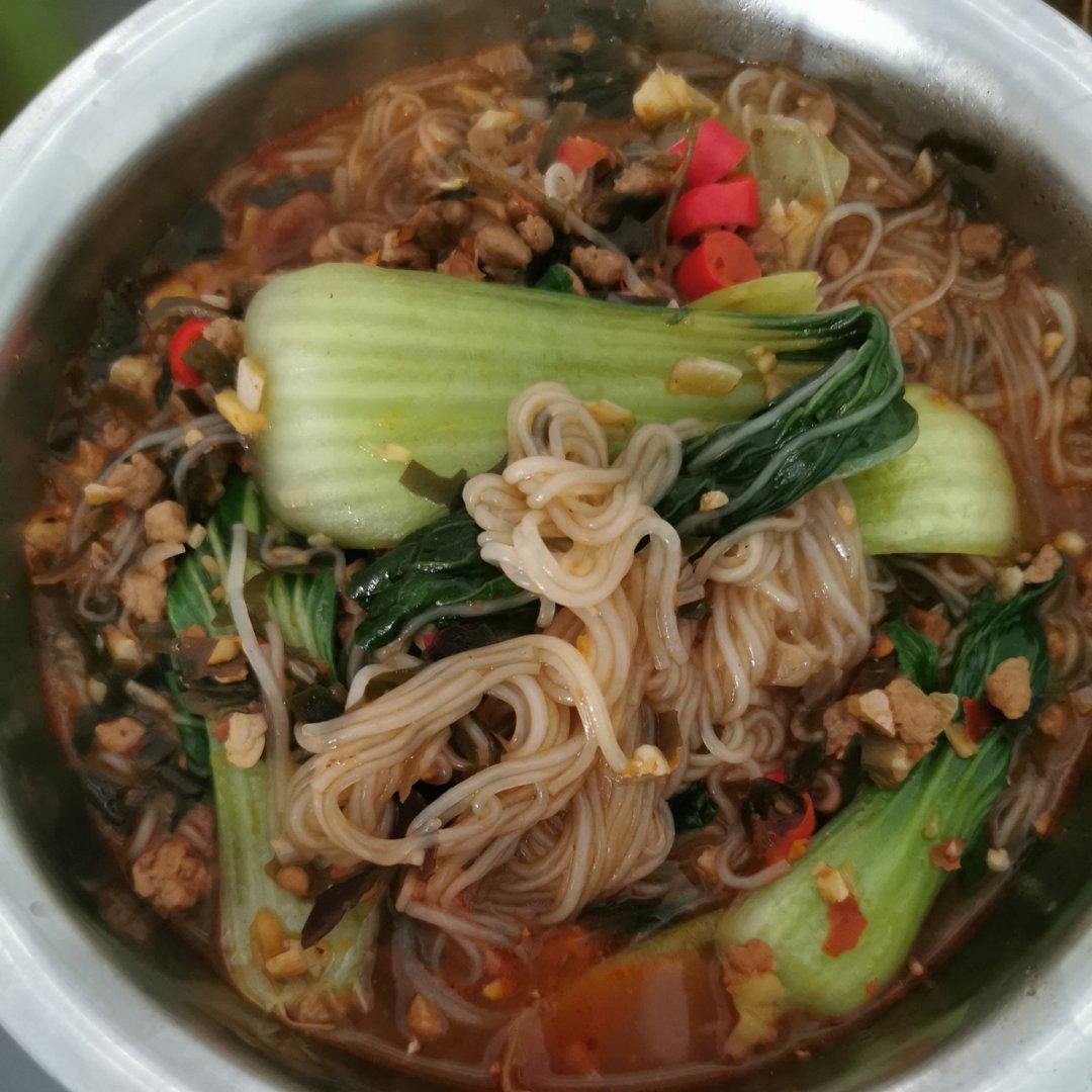 10分钟快手菜，巨下饭的肉沫粉丝煲