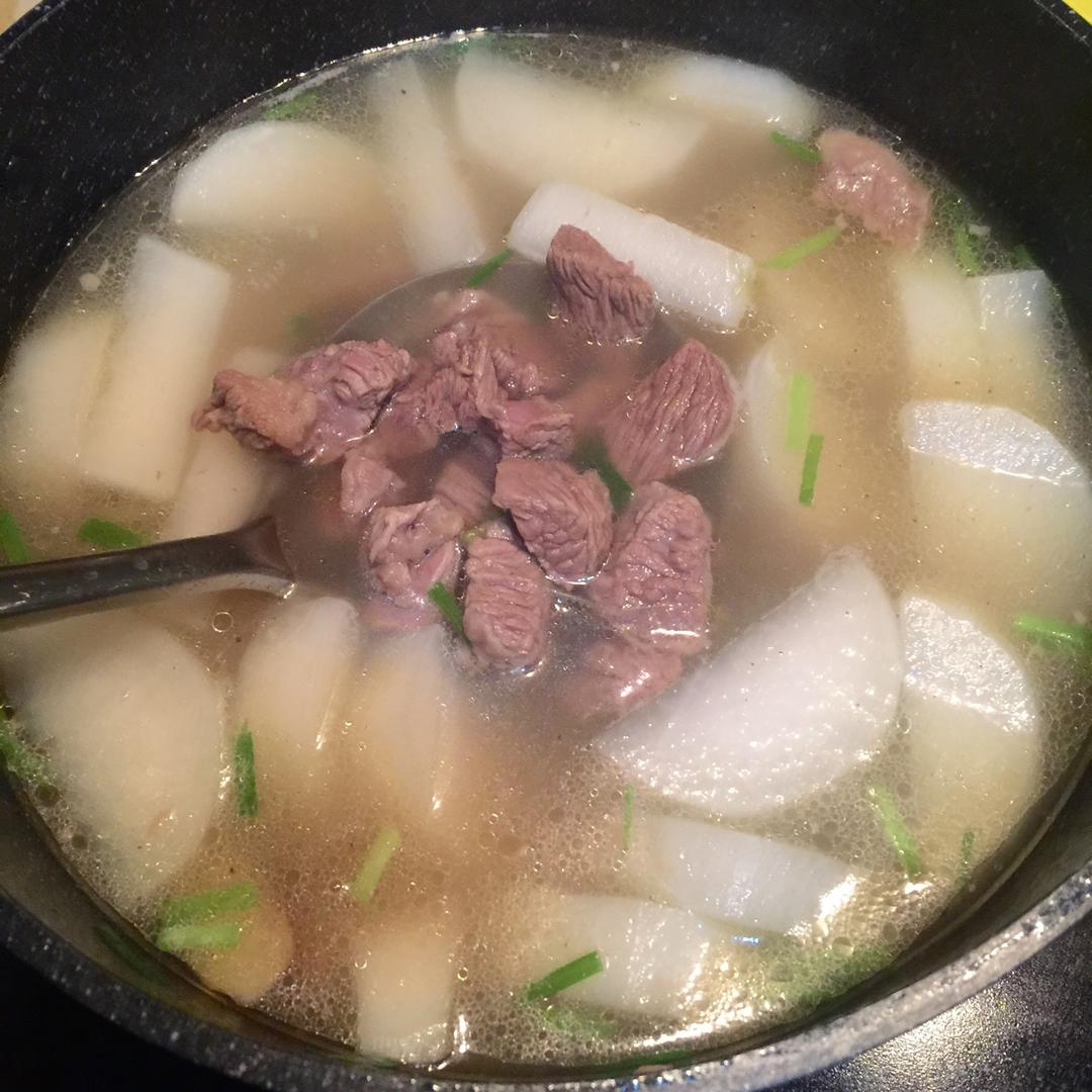 白萝卜牛腩汤