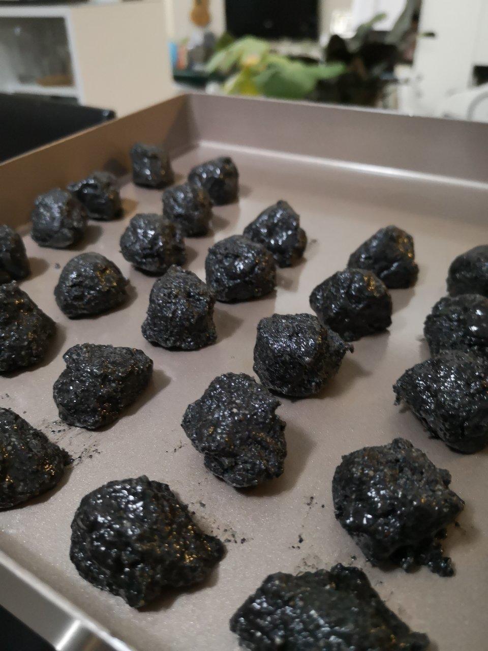 黑芝麻汤圆【新手不失败的不甜齁不油腻的汤圆】