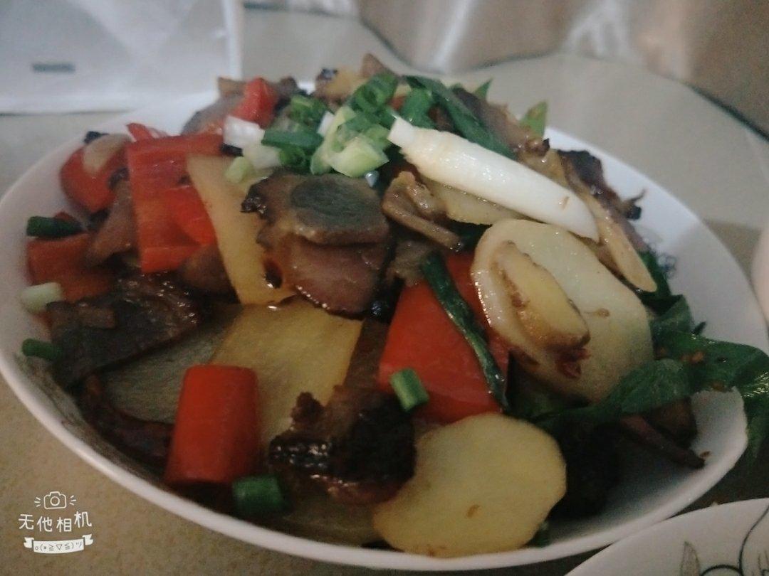 腊肉炒土豆片