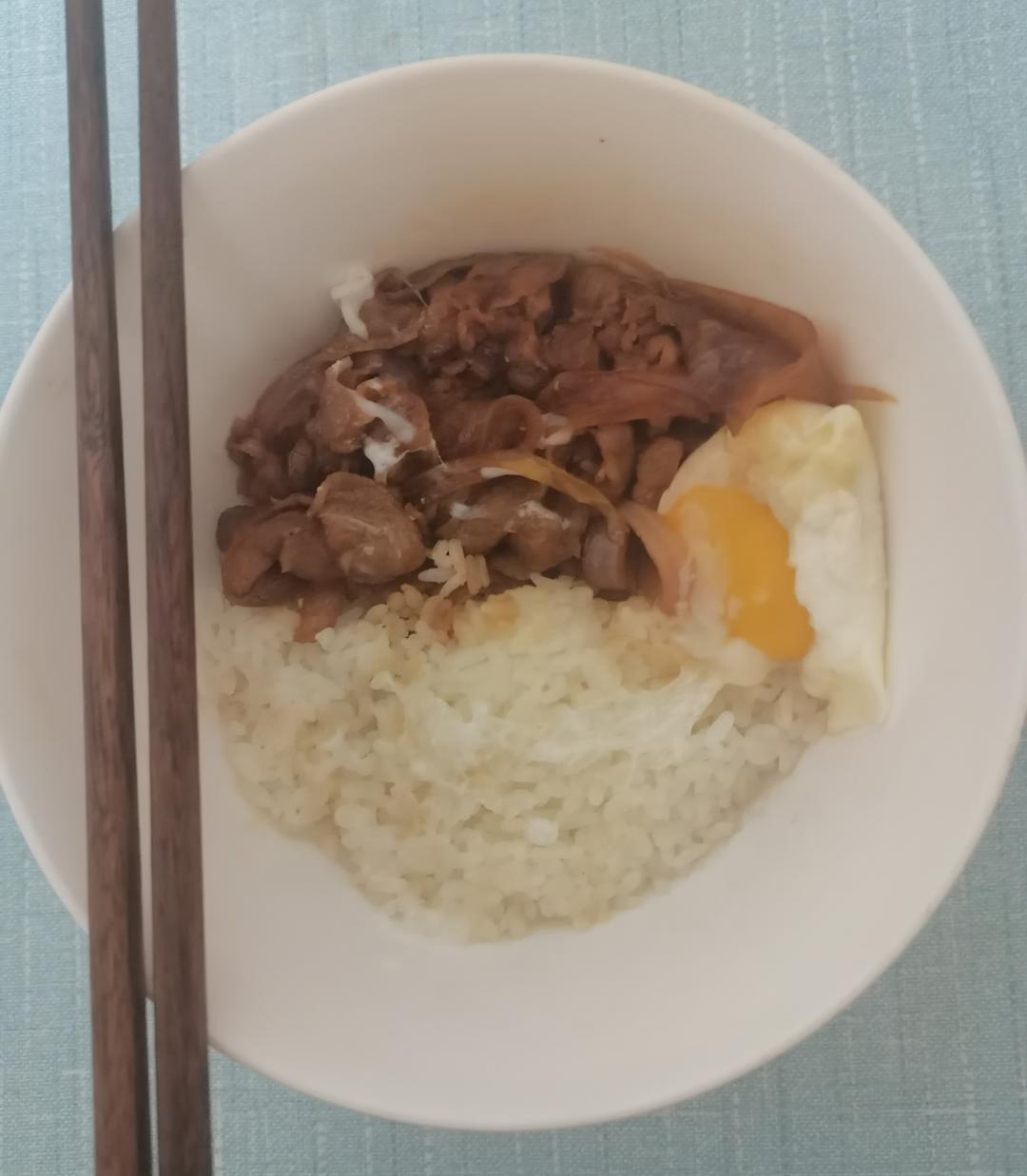 好吃到舔盘的秘制洋葱炒肥牛卷！拌饭巨香