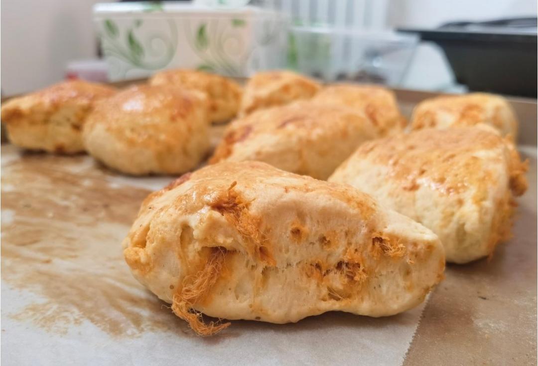 咸咸哒~肉松香葱司康