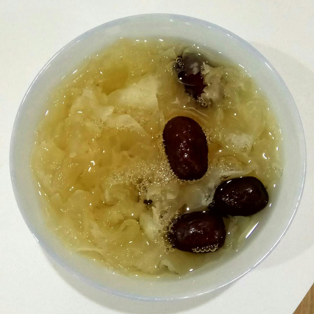 冰糖银耳红枣羹