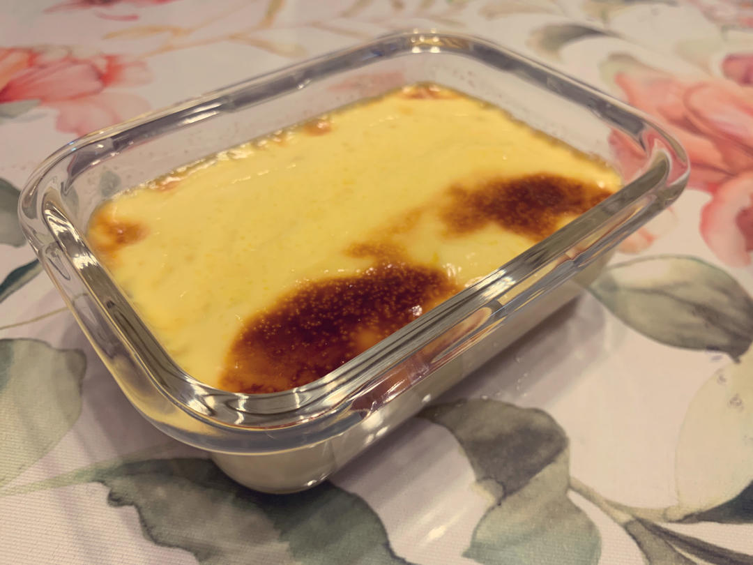 Crèmebrulée。法式烤布雷。焦糖布丁。