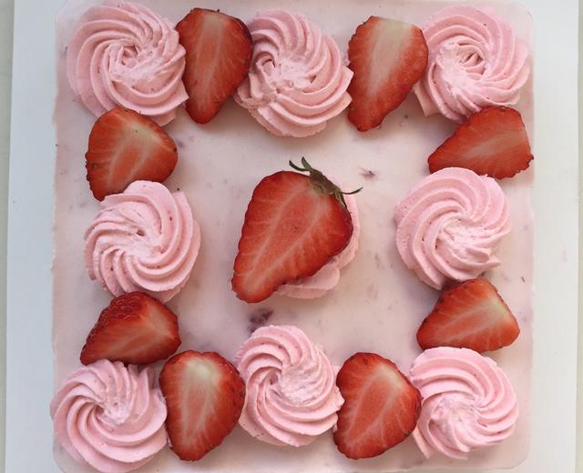 草莓酱酸奶慕斯蛋糕的做法