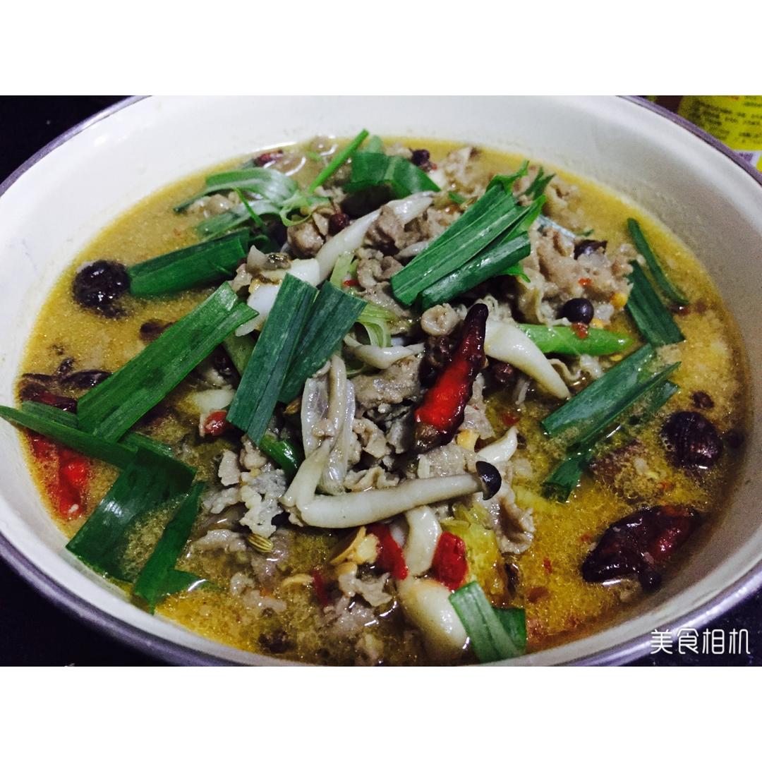 肥牛蘑菇砂锅 Beef & Mushroom Hotpot