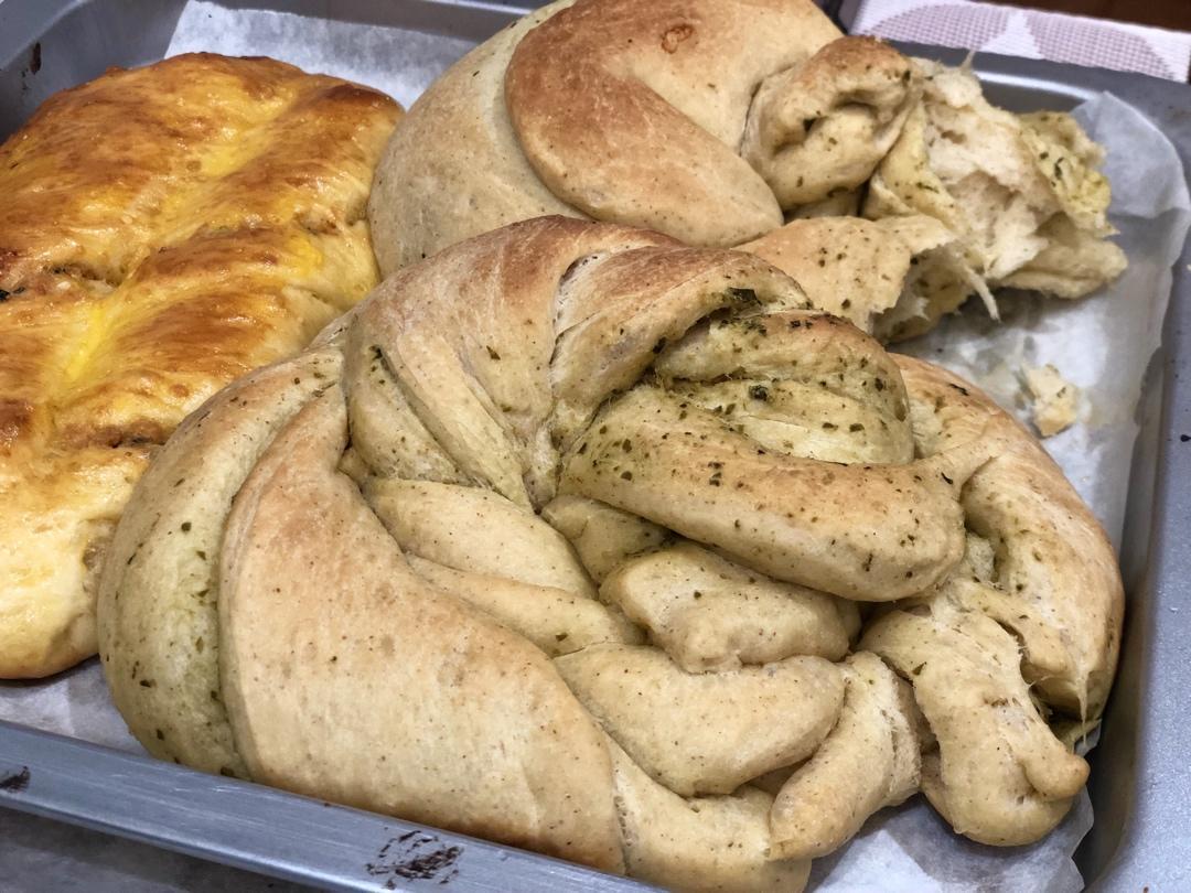 手撕罗勒酱全麦面包