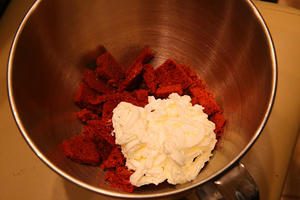 消耗吃不完蛋糕的法宝：红丝绒松露的做法 步骤2