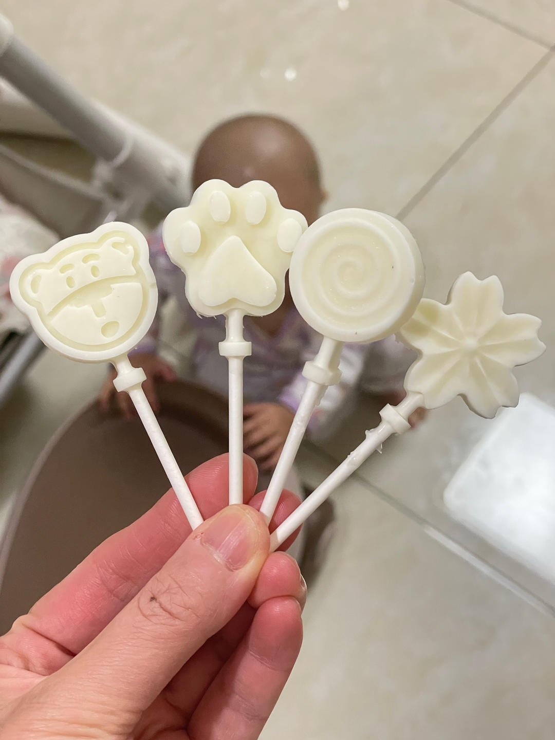 可乐老师带你奶酪棒自由，有手就会的儿童小零食，《经典原味奶酪棒》也会给你概念做其它奶酪棒。