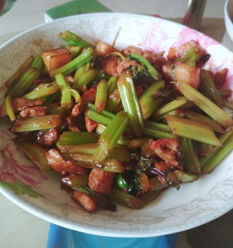 芹菜炒肉