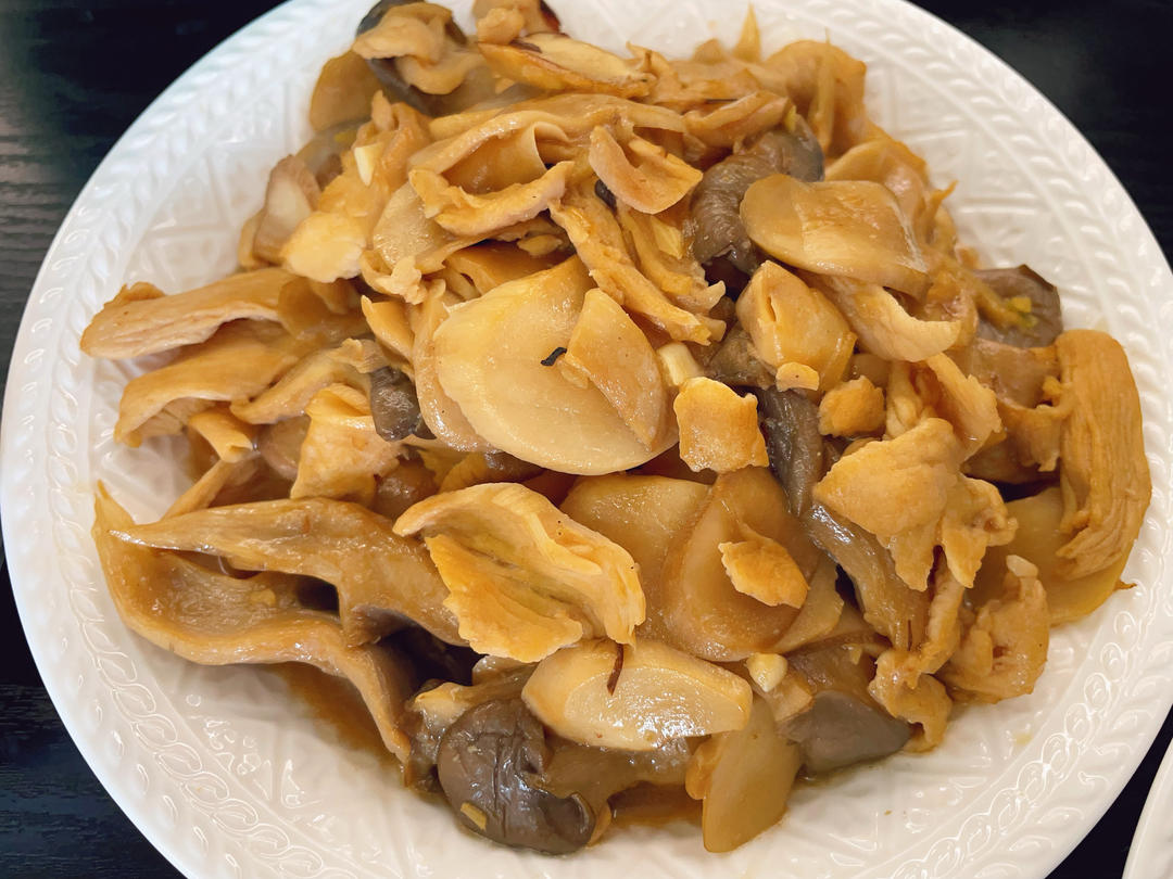 杏鲍菇炒鸡丁