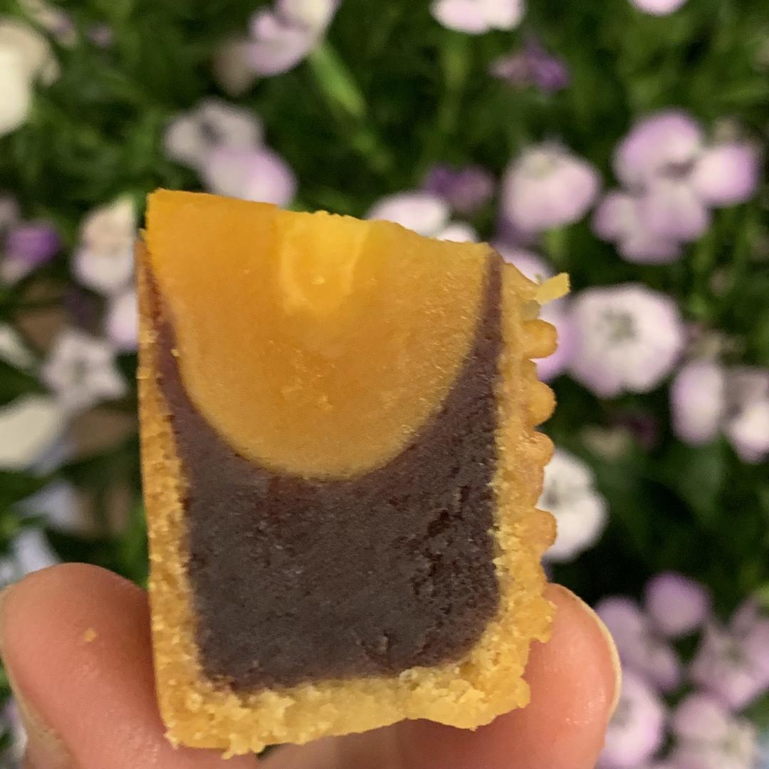 广式月饼—蛋黄莲蓉月饼