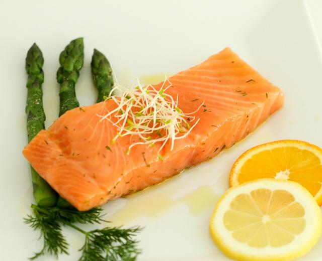 Confit salmon法式油封三文鱼（纪念日之主菜）的做法