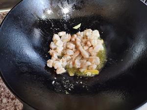 青豆玉米炒虾仁的做法 步骤3