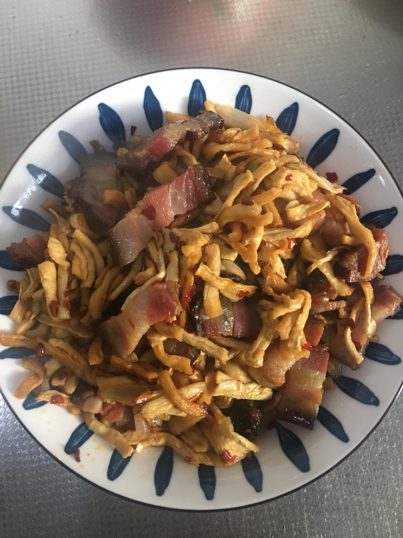 萝卜干炒腊肉（湘菜）新增腊肉快速去咸的方法