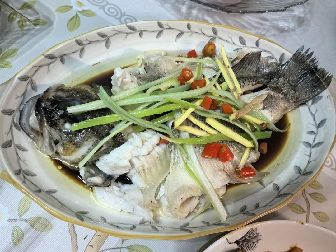 10分钟做 清蒸鲈鱼 （附切鱼图解）