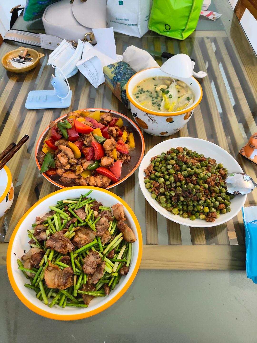 补维c的大菜-五彩缤纷彩椒青椒炒鸡腿肉