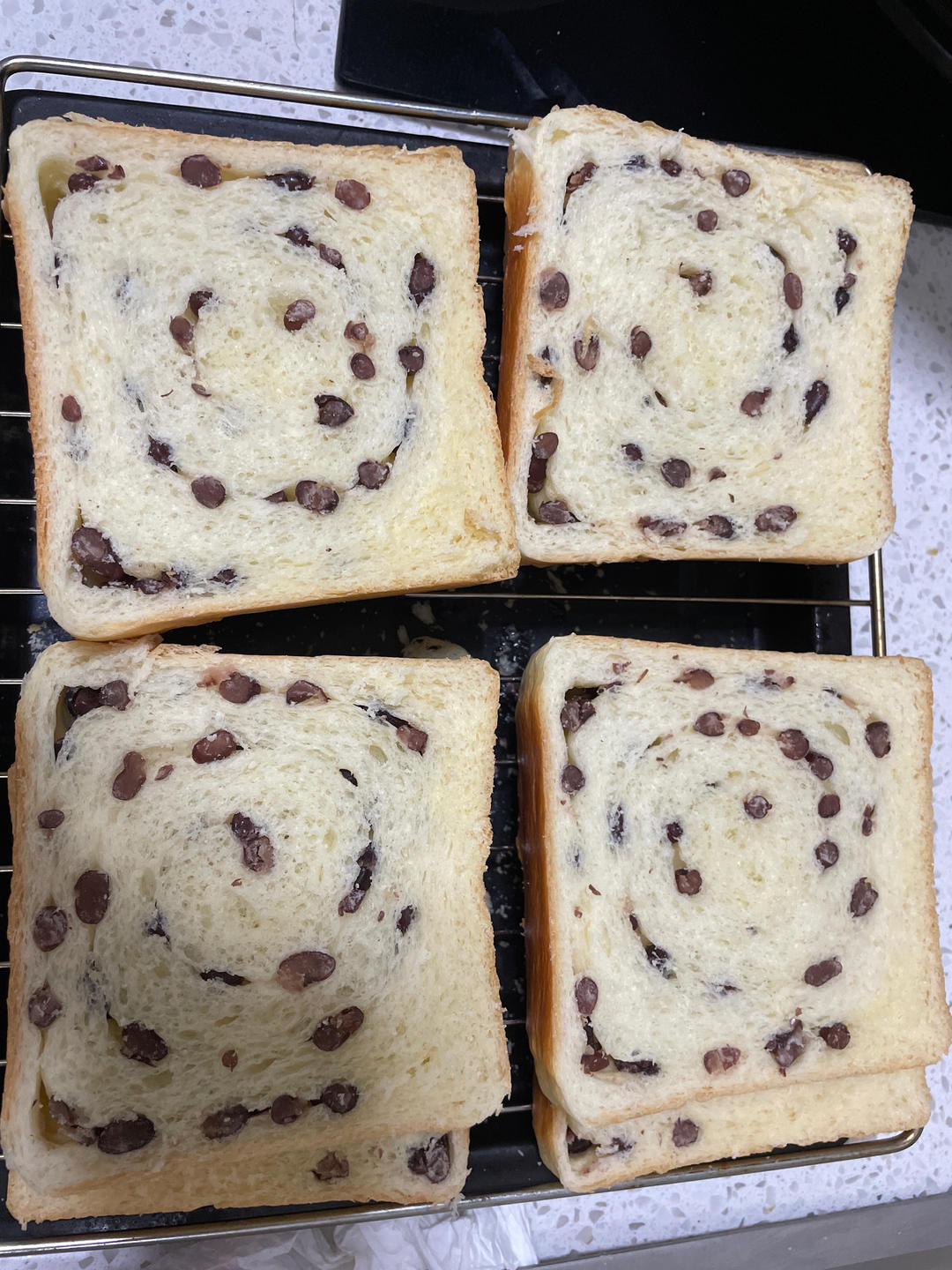 柔软好吃的蜜红豆牛奶吐司（无需分割、一次发酵）