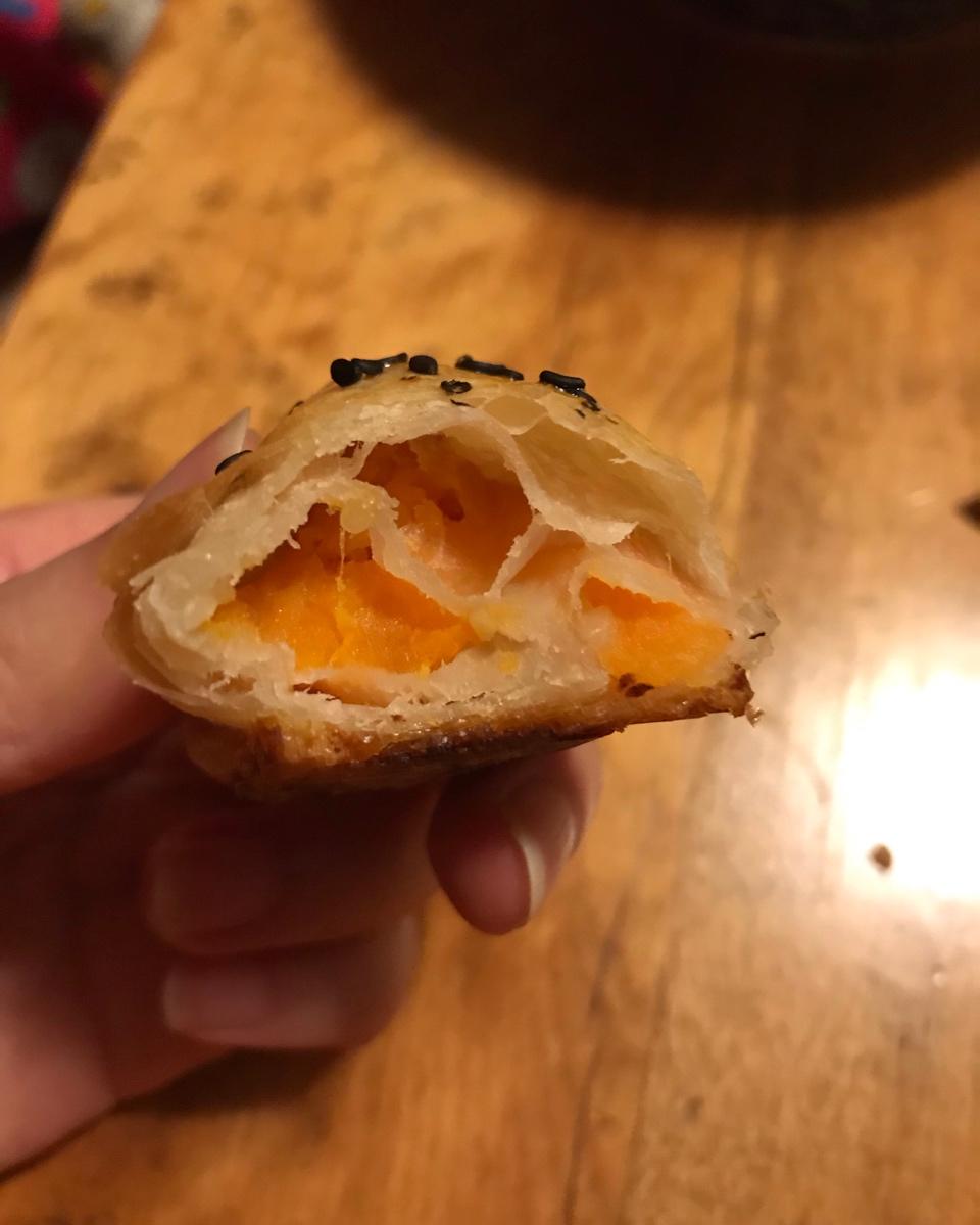 巨好吃❗巨简单❗酥到掉渣的手抓红薯酥饼。
