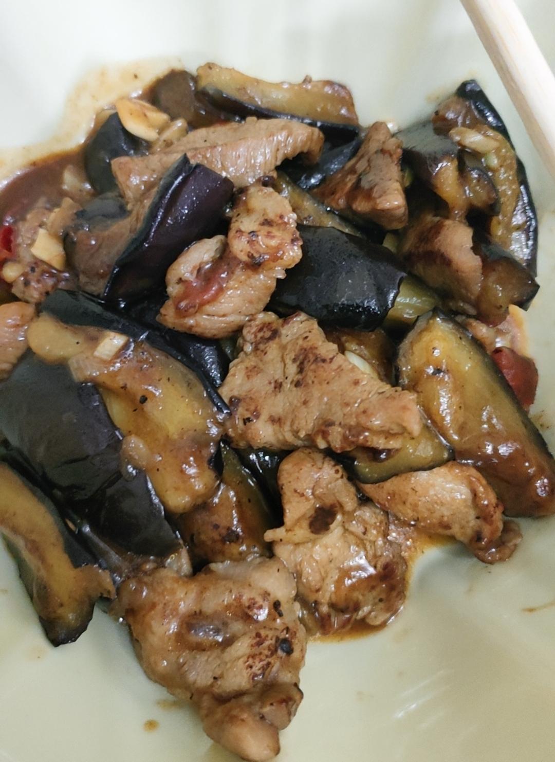 红烧茄子（佐西红柿尖椒）