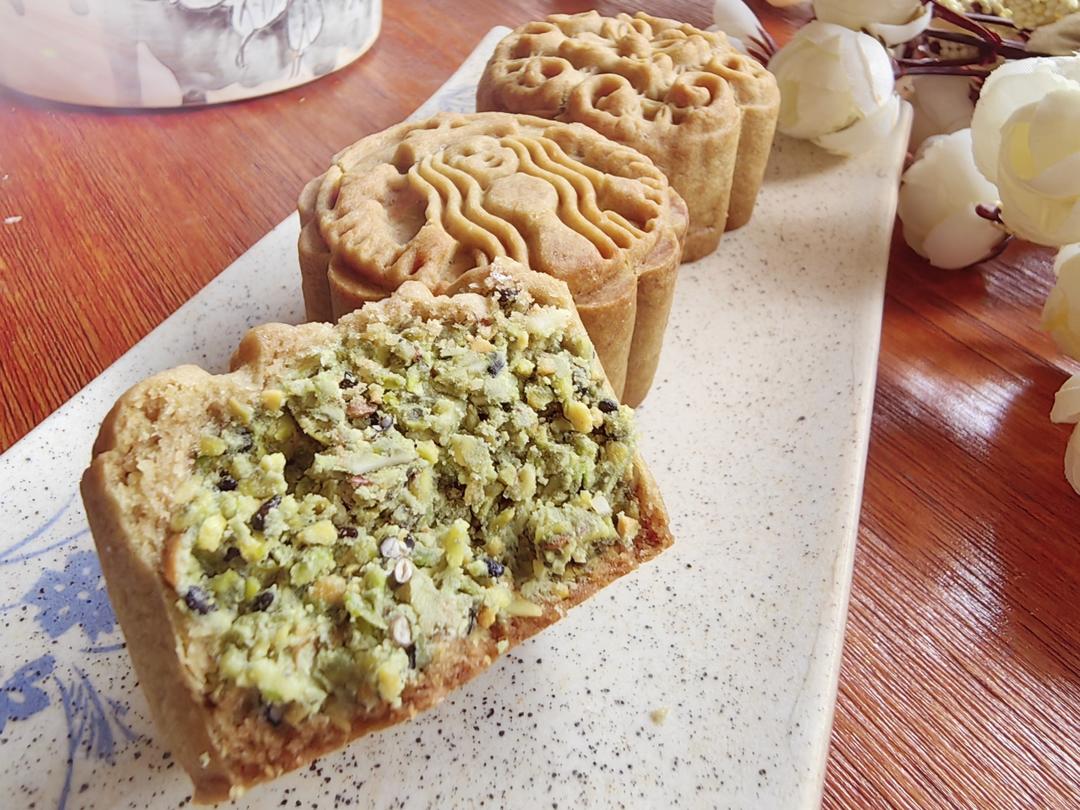 今年爆火的开心果脆皮月饼｜开心果霸霸月饼