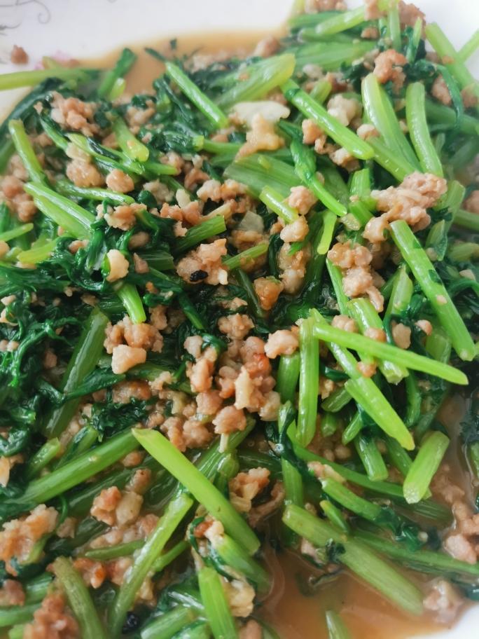 肉沫茼蒿的做法