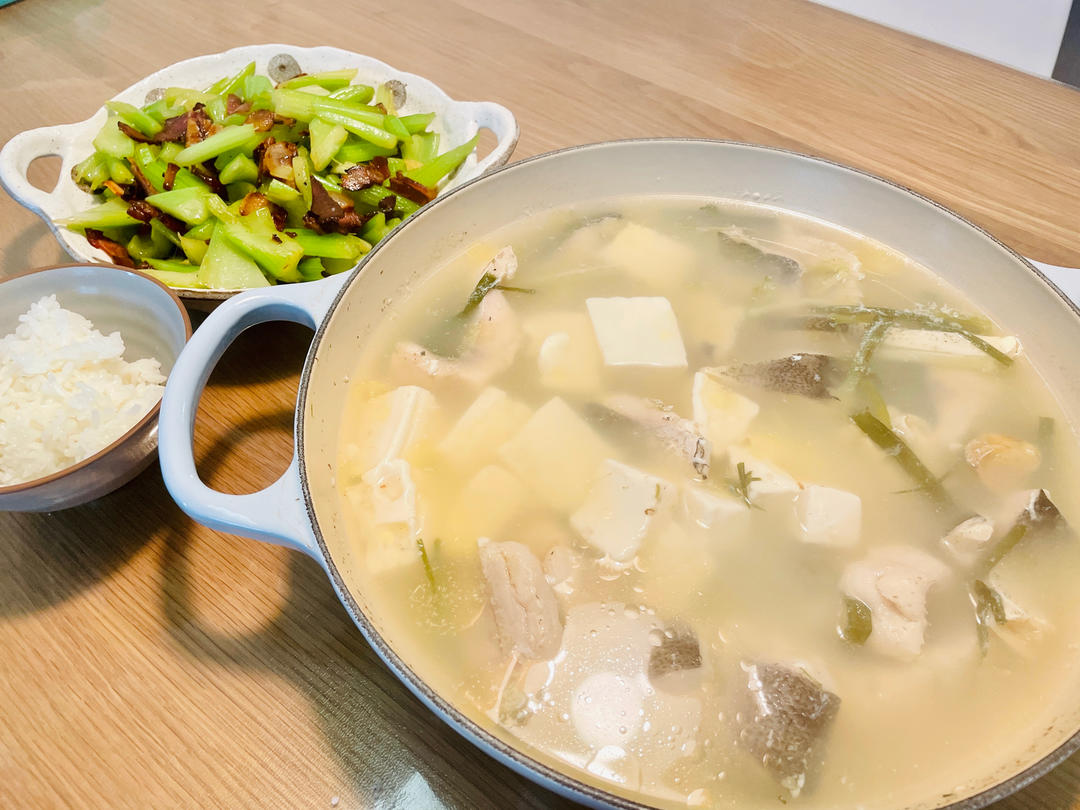 花鲢鱼头豆腐汤