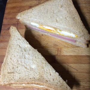 简约火腿煎蛋三明治的做法 步骤4