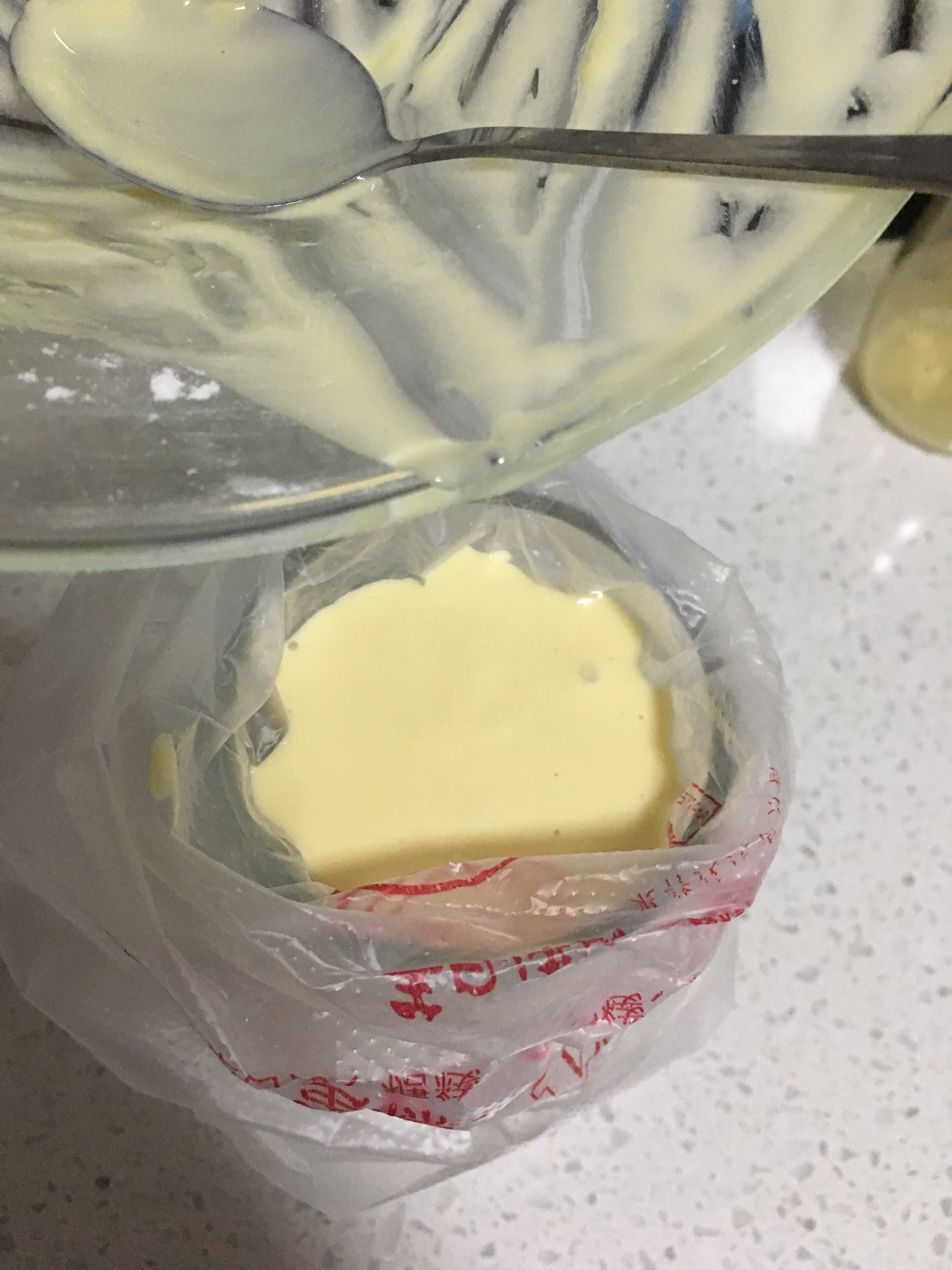 宝宝最爱  鸡蛋网饼蘸酸奶的做法 步骤6