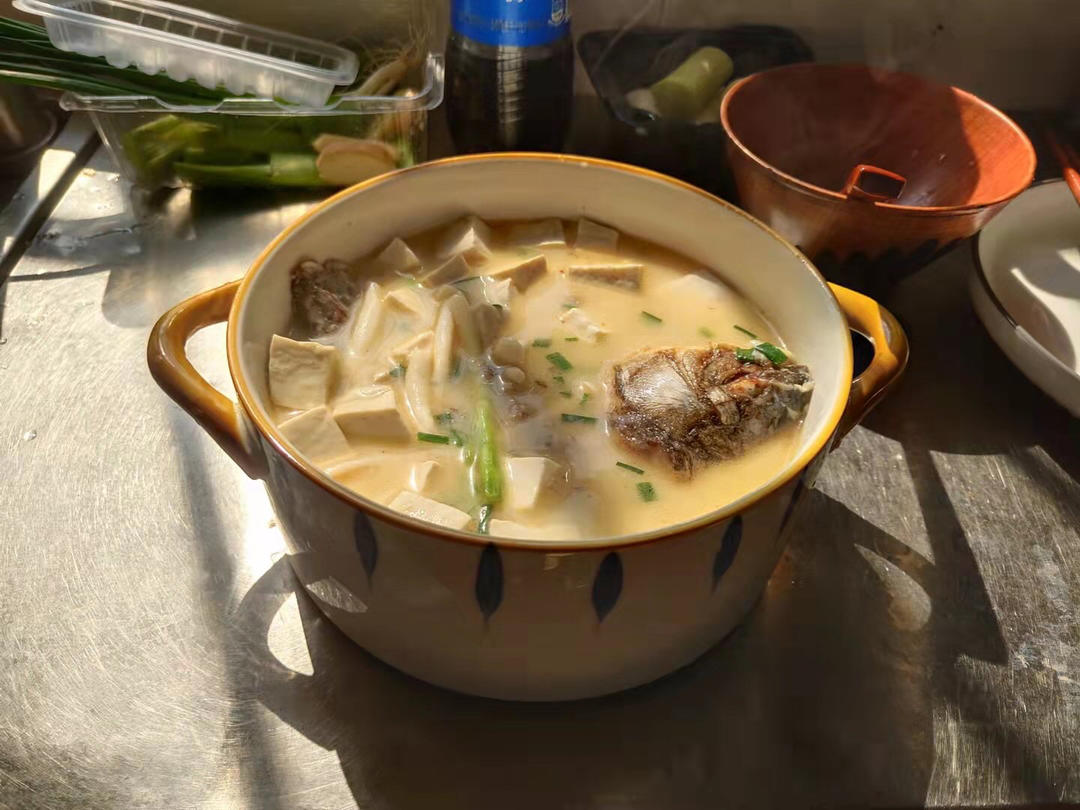 厨师长教你：“鲫鱼豆腐汤”的家常做法，满满的烹饪原理