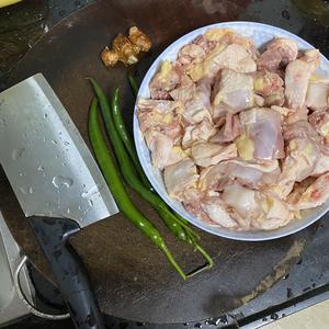 香辣沙姜焖鸡的做法 步骤2