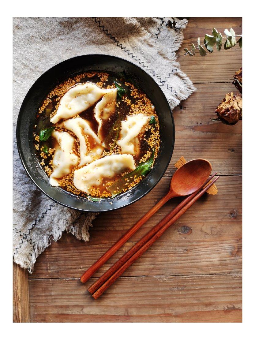 省时又便捷，没人能抗拒这碗酸汤水饺！🥟