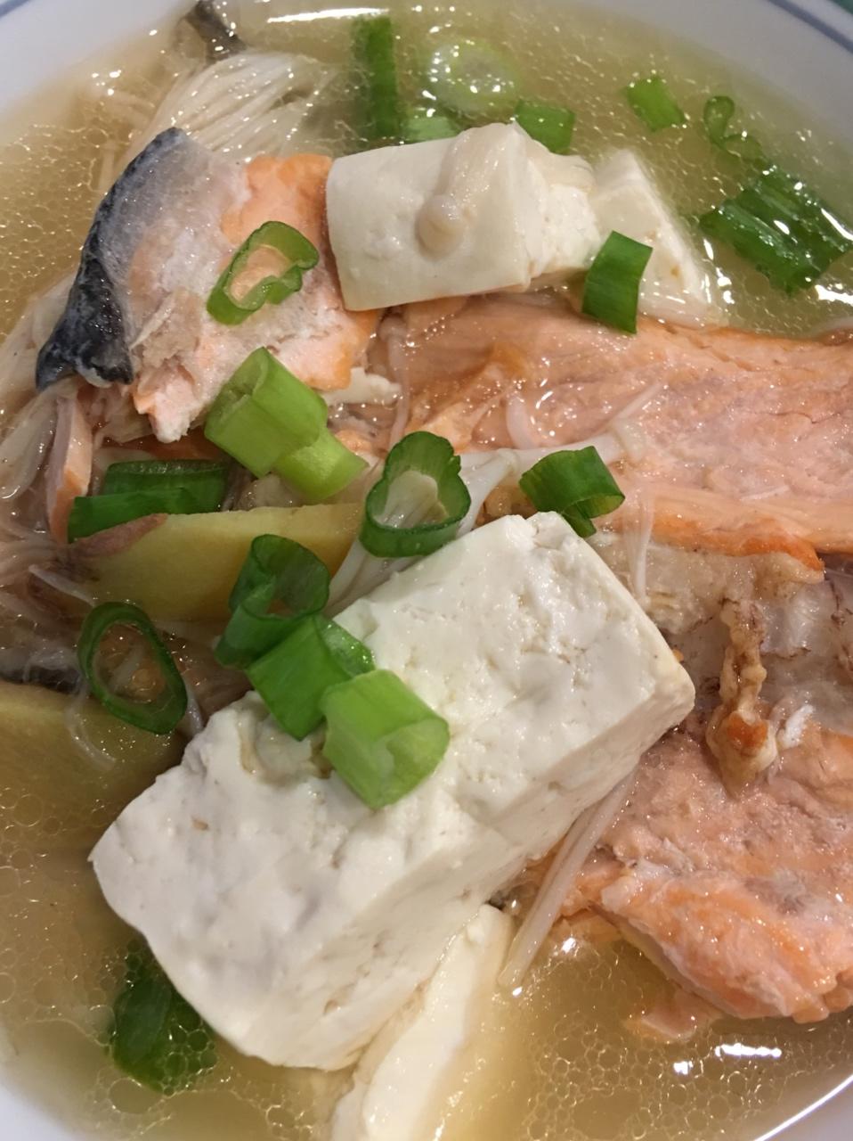 三文鱼骨豆腐汤