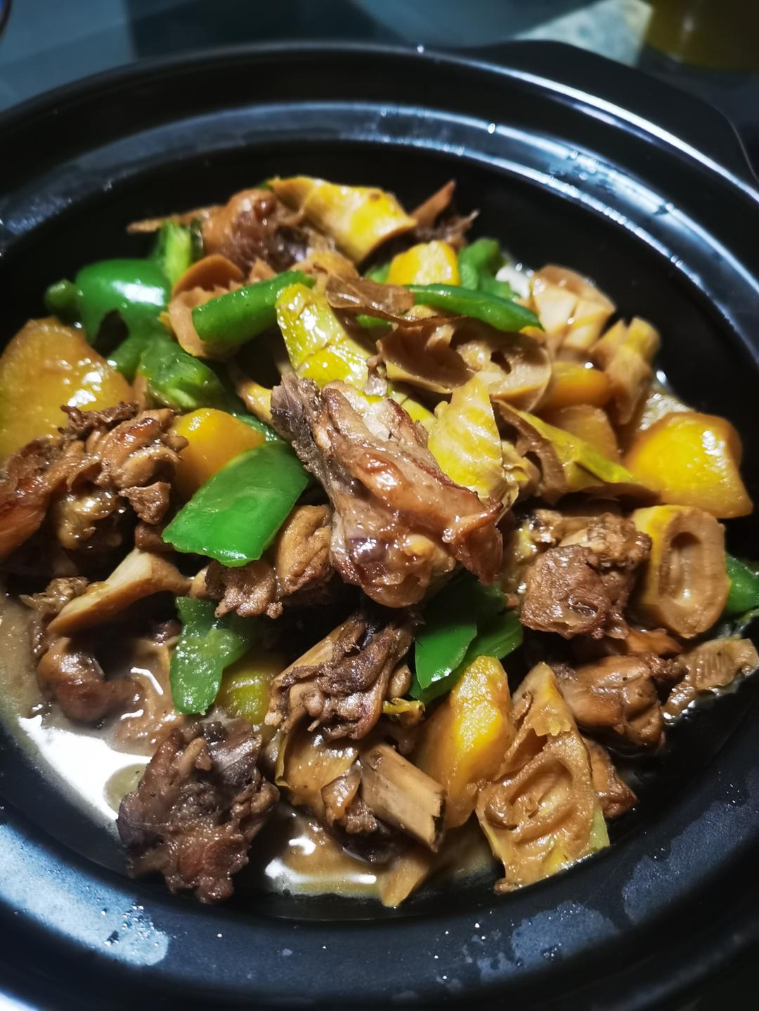 鸡腿炖土豆 上桌秒空盘 汤都喝干了！