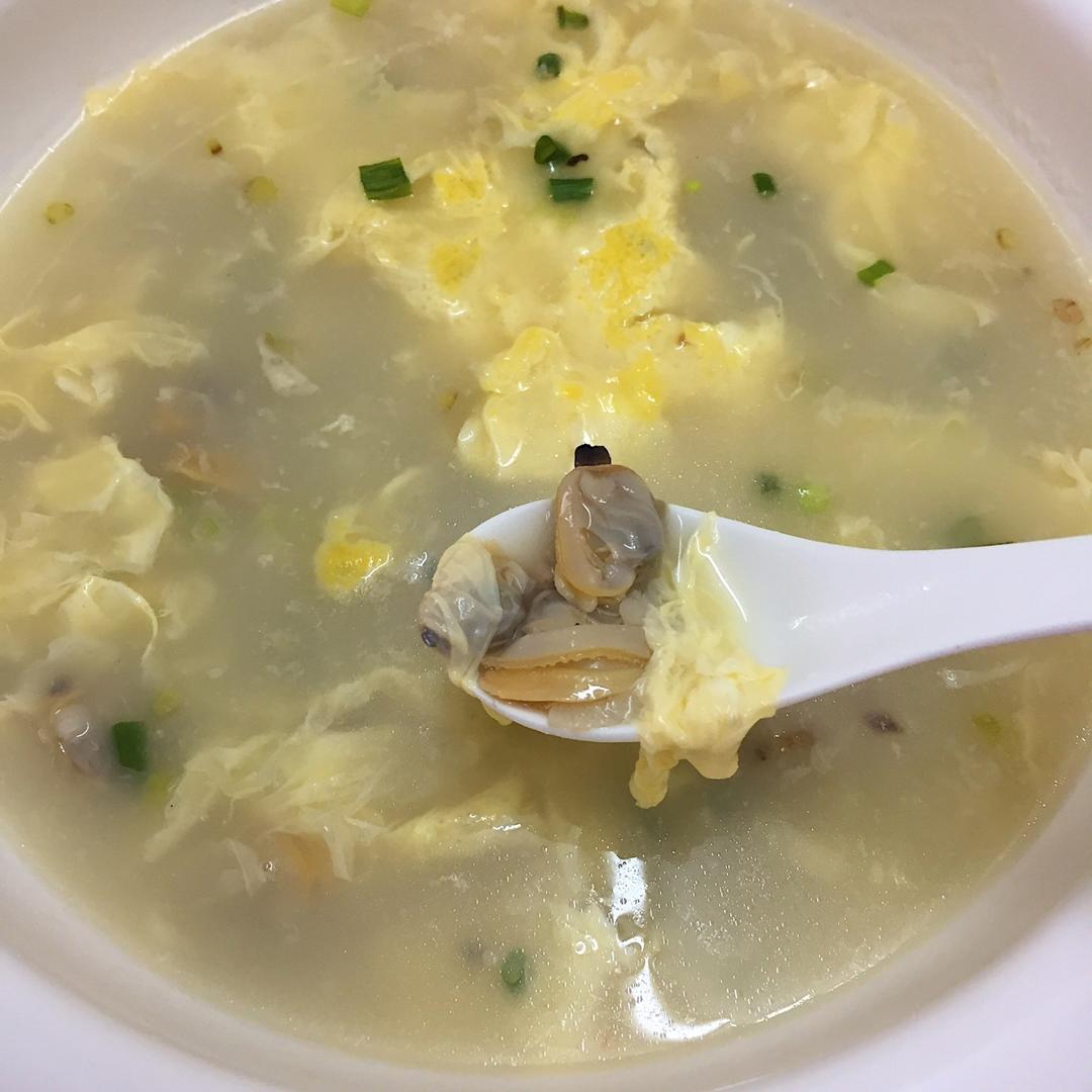 一碗肉汤做的蛤蜊蛋花咸汤